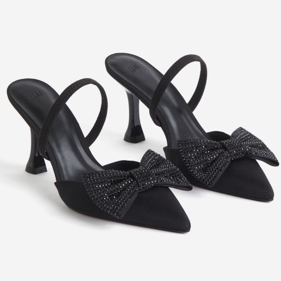 Bow Heels - Picture 1 of 10